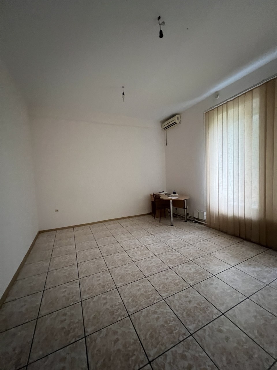 Аренда торгового помещения 215 м², Варненская ул., 7