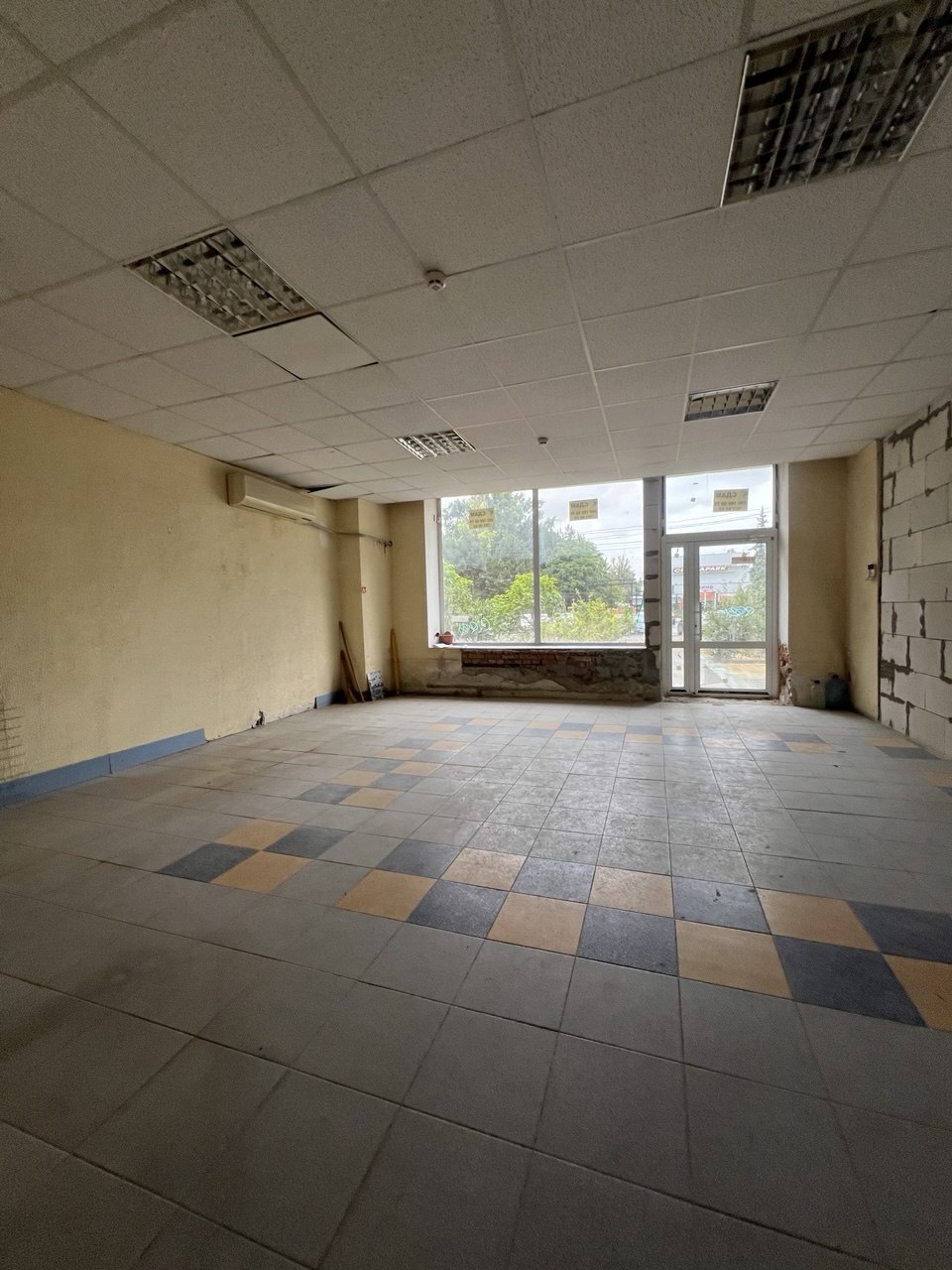 Аренда торгового помещения 215 м², Варненская ул., 7