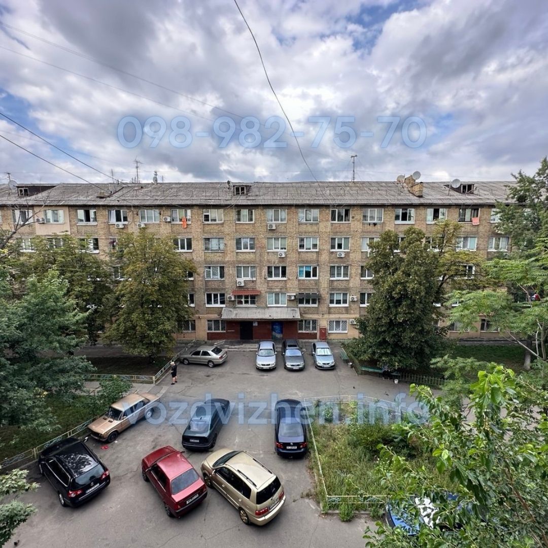 Продаж 1-кімнатної квартири 32 м², Бориспільська вул., 3А