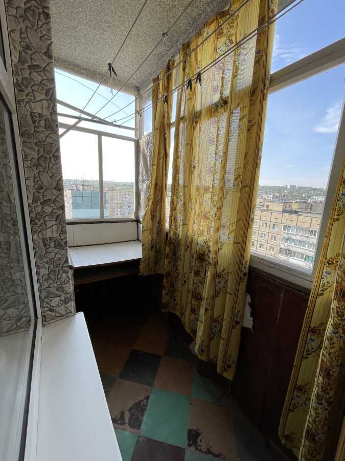 Продаж 3-кімнатної квартири 71 м², Героїв просп., 48