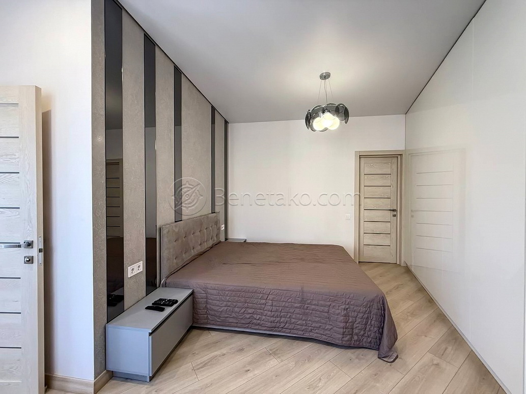 Аренда 4-комнатной квартиры 120 м², Каманина ул., 16А/5