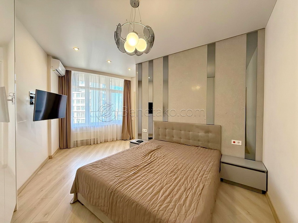 Аренда 4-комнатной квартиры 120 м², Каманина ул., 16А/5