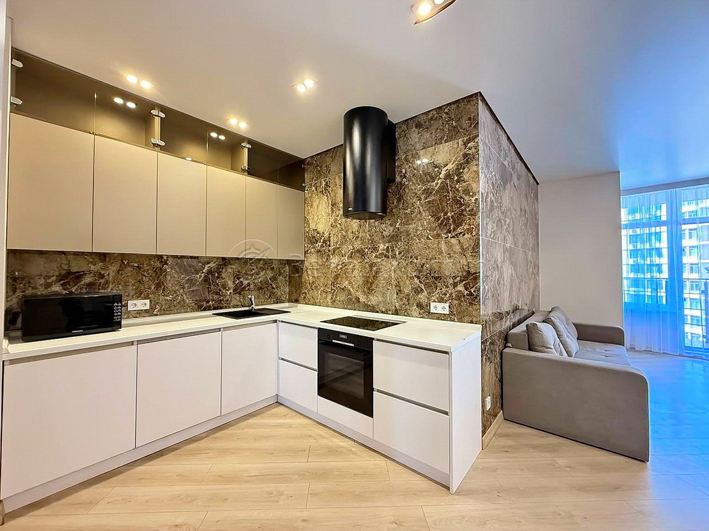 Аренда 4-комнатной квартиры 120 м², Каманина ул., 16А/5