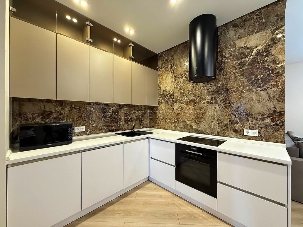 Аренда 4-комнатной квартиры 120 м², Каманина ул., 16А/5
