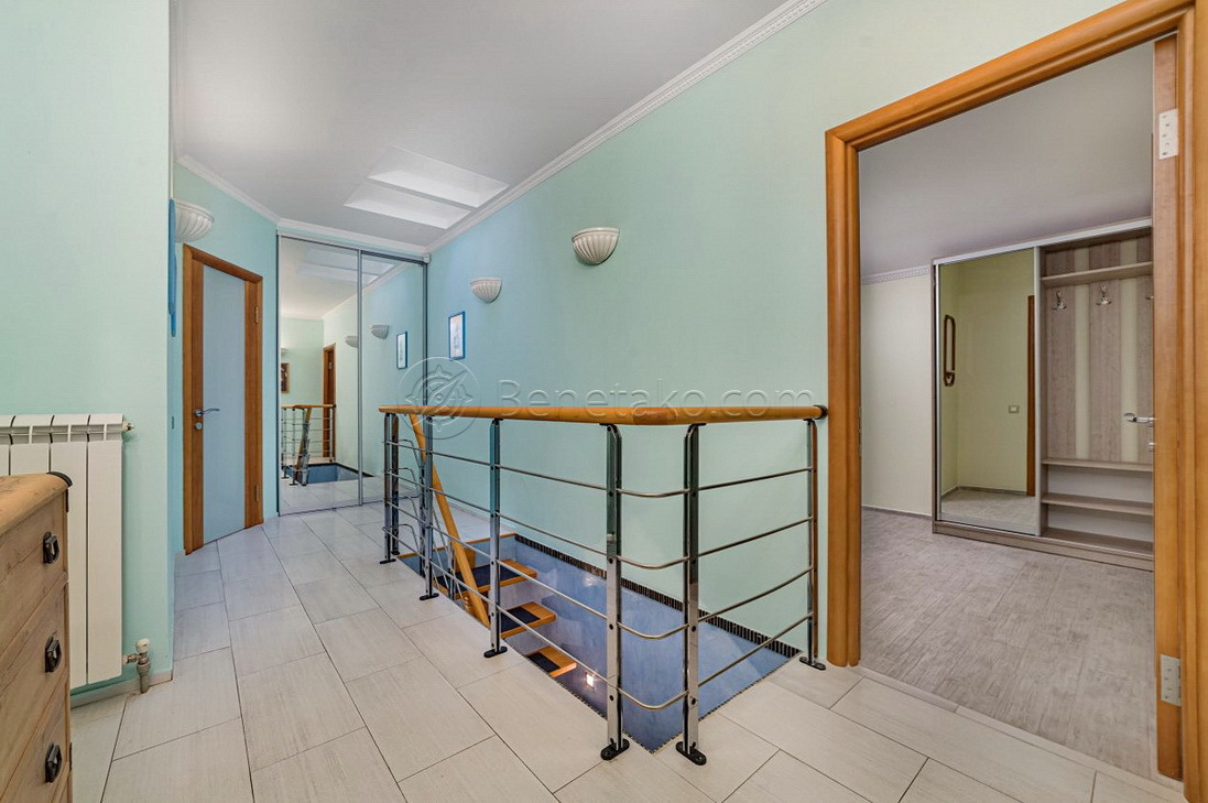 Аренда 4-комнатной квартиры 130 м², Дерибасовская ул., 17
