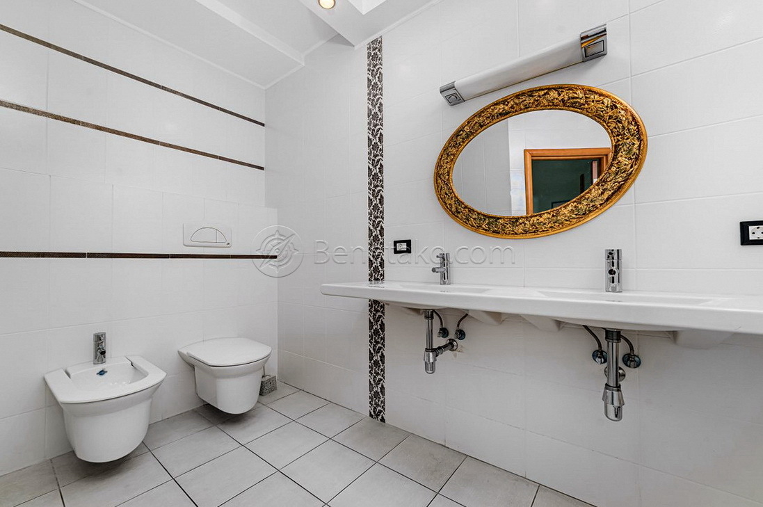 Аренда 4-комнатной квартиры 130 м², Дерибасовская ул., 17