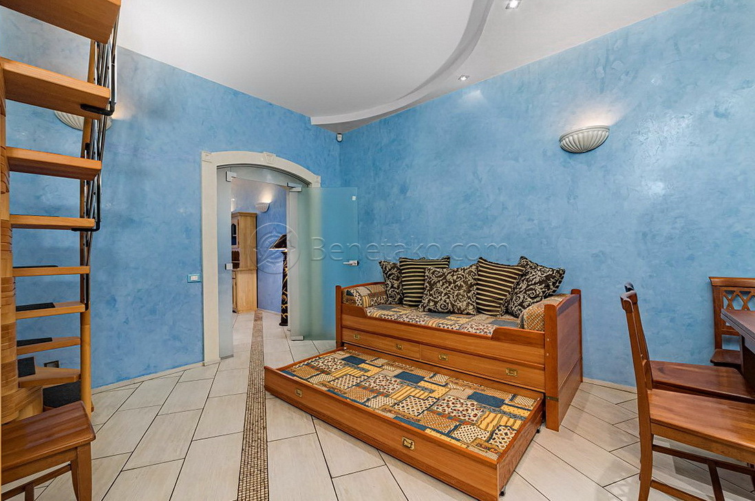 Аренда 4-комнатной квартиры 130 м², Дерибасовская ул., 17