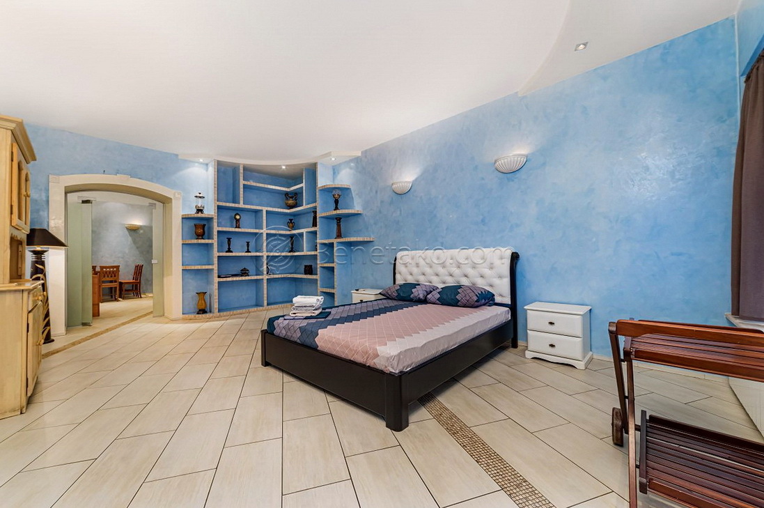 Аренда 4-комнатной квартиры 130 м², Дерибасовская ул., 17