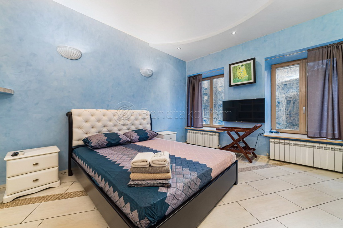 Аренда 4-комнатной квартиры 130 м², Дерибасовская ул., 17