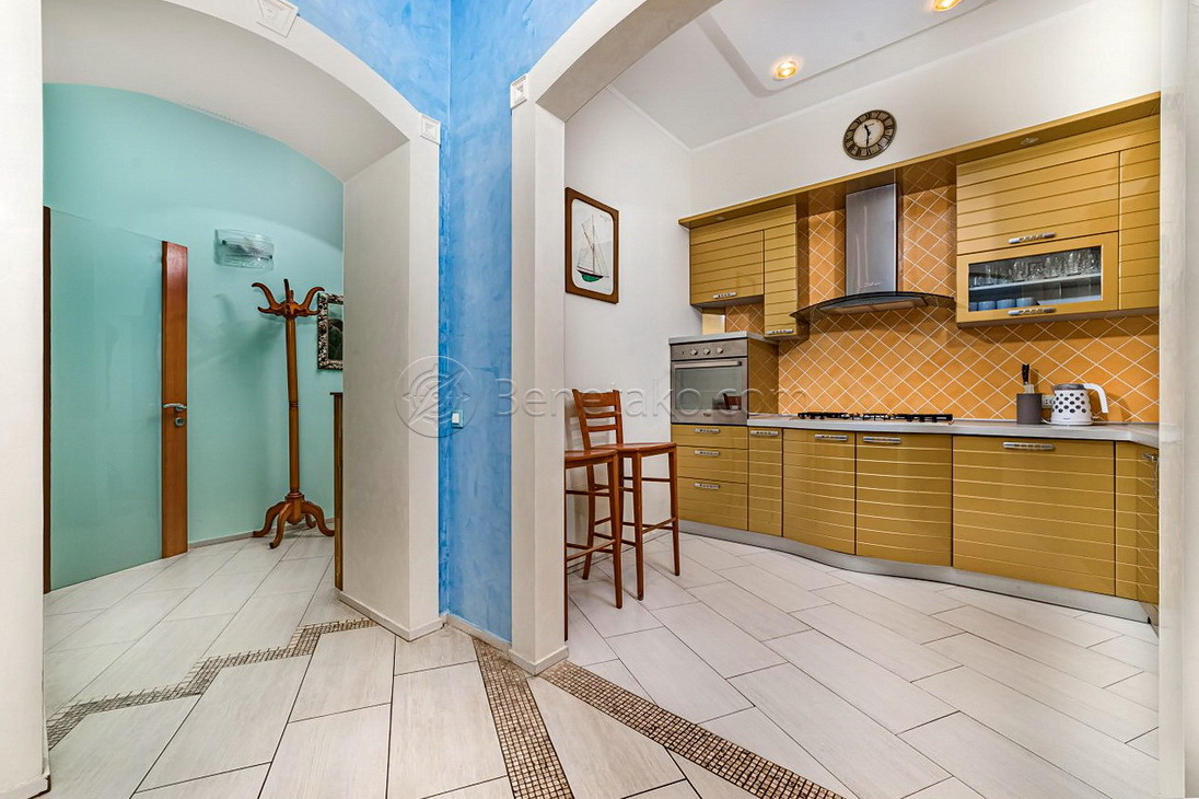 Аренда 4-комнатной квартиры 130 м², Дерибасовская ул., 17