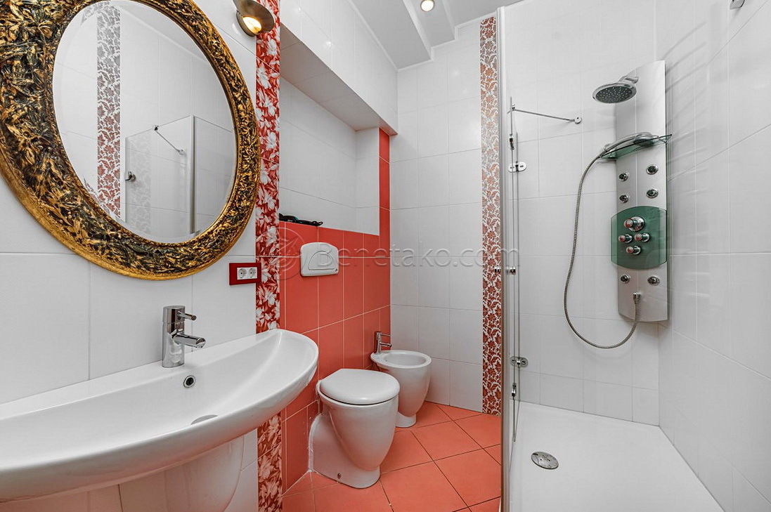 Аренда 4-комнатной квартиры 130 м², Дерибасовская ул., 17