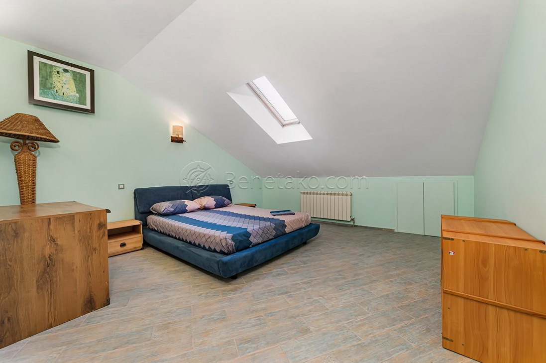 Аренда 4-комнатной квартиры 130 м², Дерибасовская ул., 17