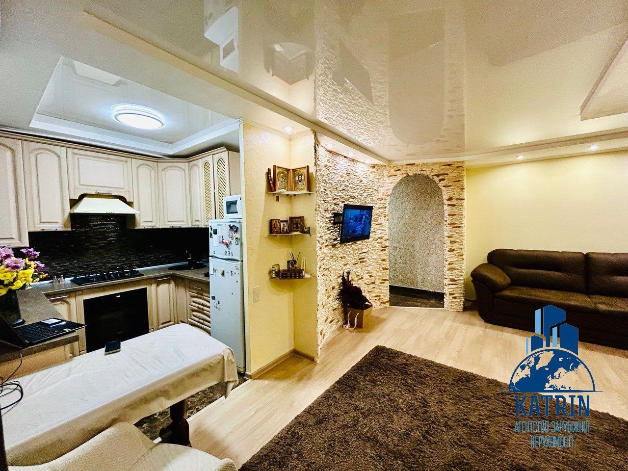 Продаж 2-кімнатної квартири 45 м², Тітова вул.
