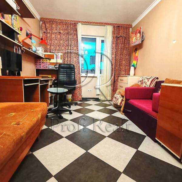 Продаж 3-кімнатної квартири 72 м², Булгакова вул., 3