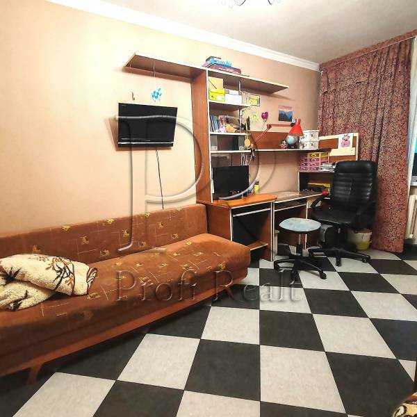 Продаж 3-кімнатної квартири 72 м², Булгакова вул., 3