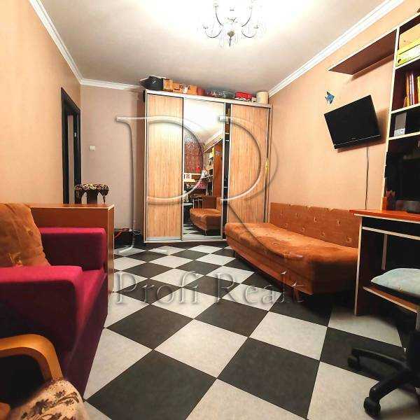 Продаж 3-кімнатної квартири 72 м², Булгакова вул., 3