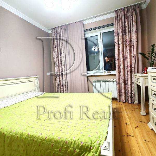 Продаж 3-кімнатної квартири 72 м², Булгакова вул., 3