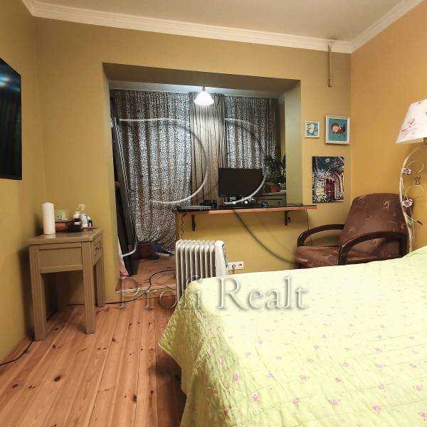 Продаж 3-кімнатної квартири 72 м², Булгакова вул., 3