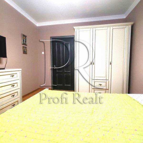 Продаж 3-кімнатної квартири 72 м², Булгакова вул., 3