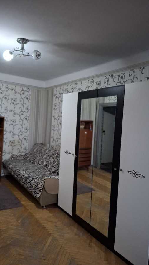 Оренда 1-кімнатної квартири 32 м², Мілютенка вул., 18