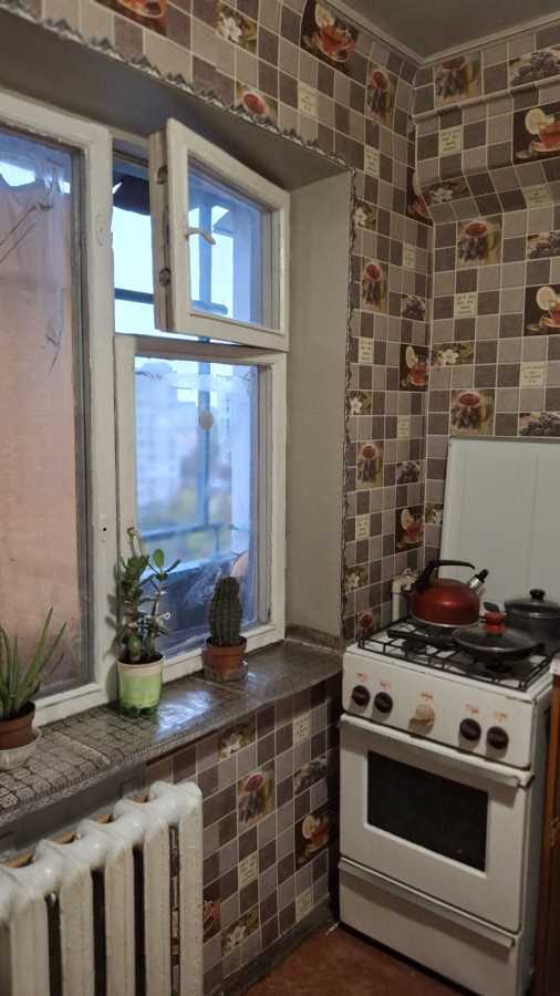 Оренда 1-кімнатної квартири 32 м², Мілютенка вул., 18