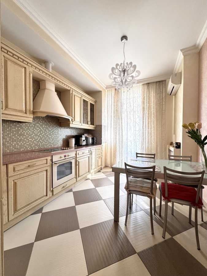 Продаж 2-кімнатної квартири 86.1 м², Євгена Коновальця вул., 32б