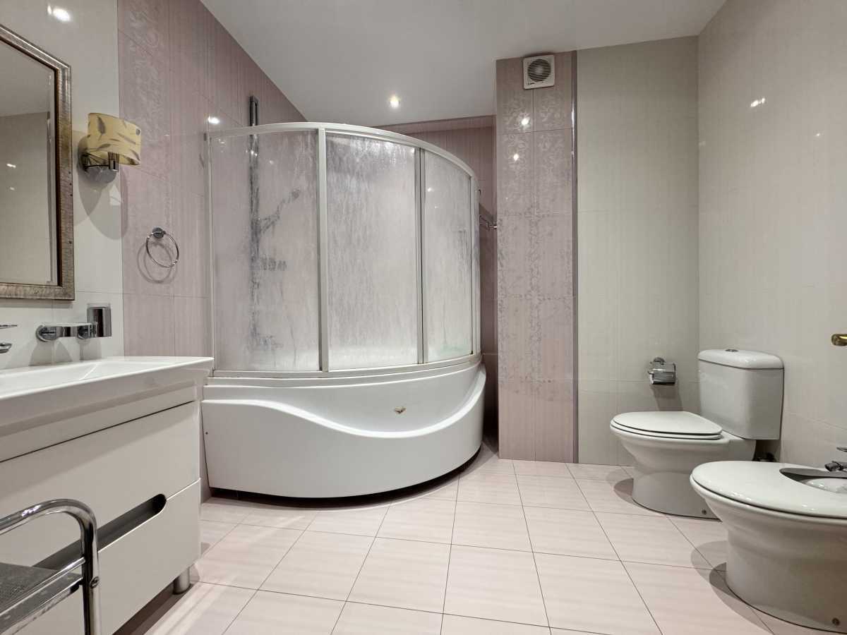 Продаж 2-кімнатної квартири 86.1 м², Євгена Коновальця вул., 32б