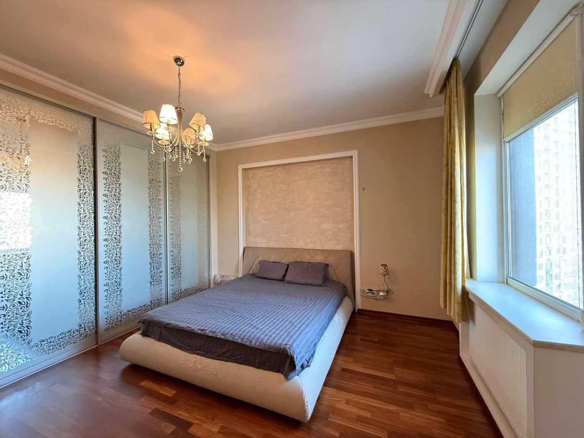 Продаж 2-кімнатної квартири 86.1 м², Євгена Коновальця вул., 32б