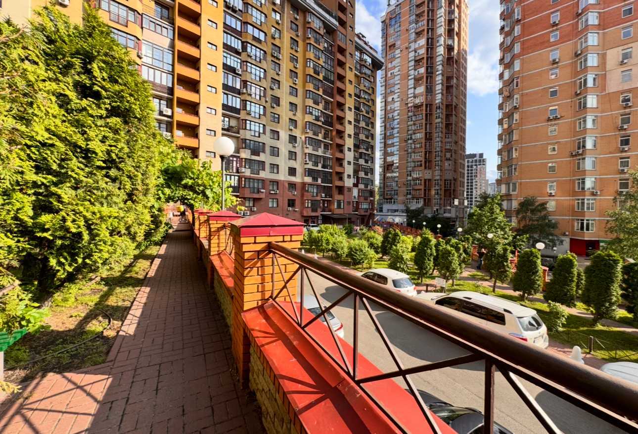 Продаж 2-кімнатної квартири 86.1 м², Євгена Коновальця вул., 32б