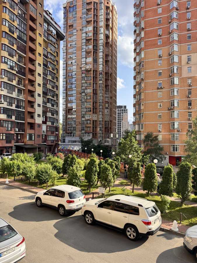 Продаж 2-кімнатної квартири 86.1 м², Євгена Коновальця вул., 32б