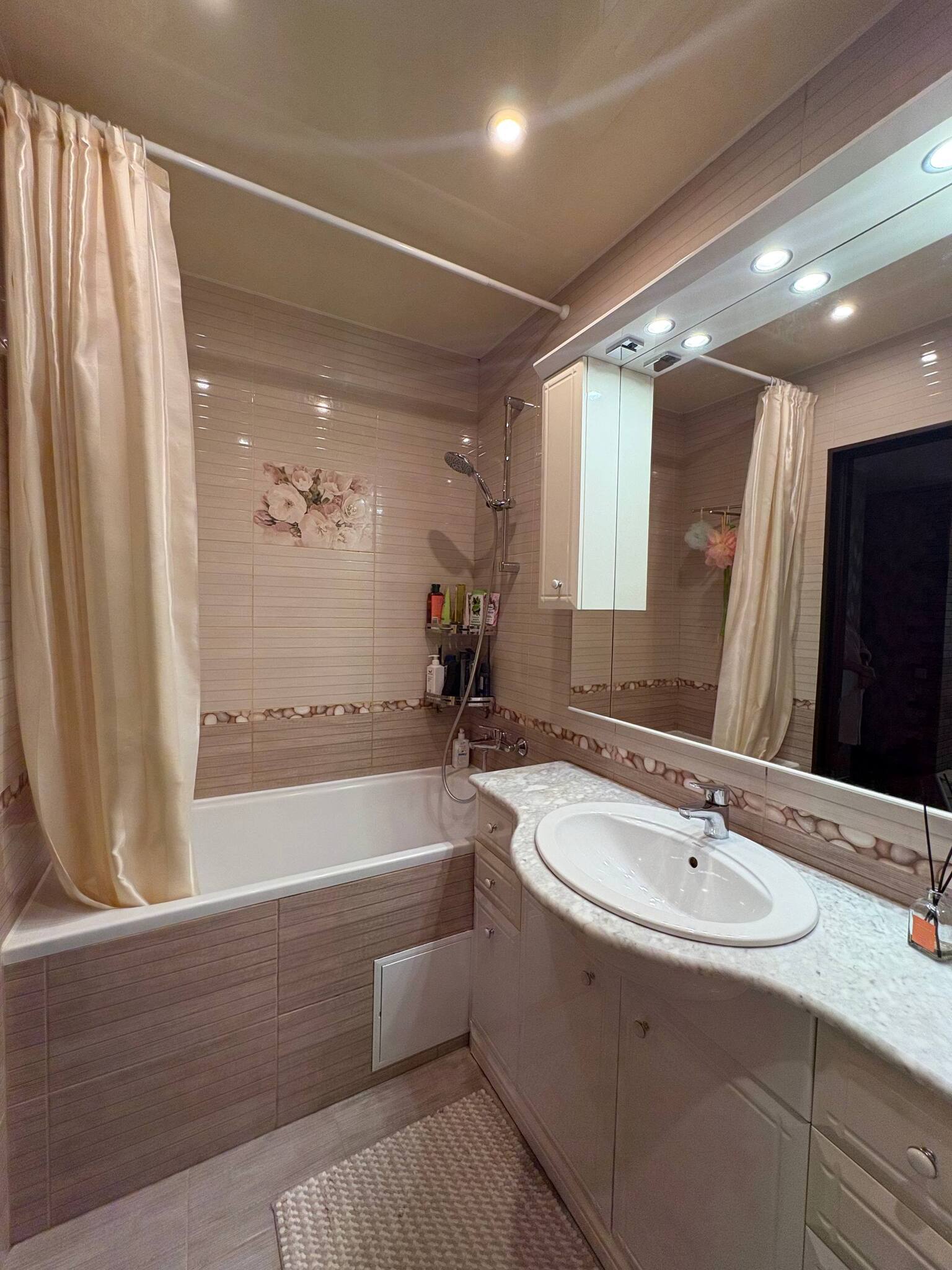 Продажа 3-комнатной квартиры 70 м², Тополь 1 ул., 48