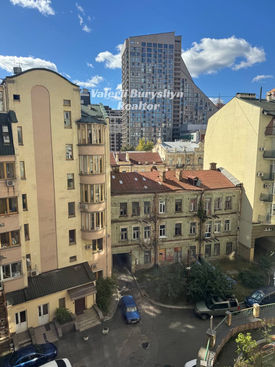 Продаж 3-кімнатної квартири 138 м², Дмитрівська вул., 43