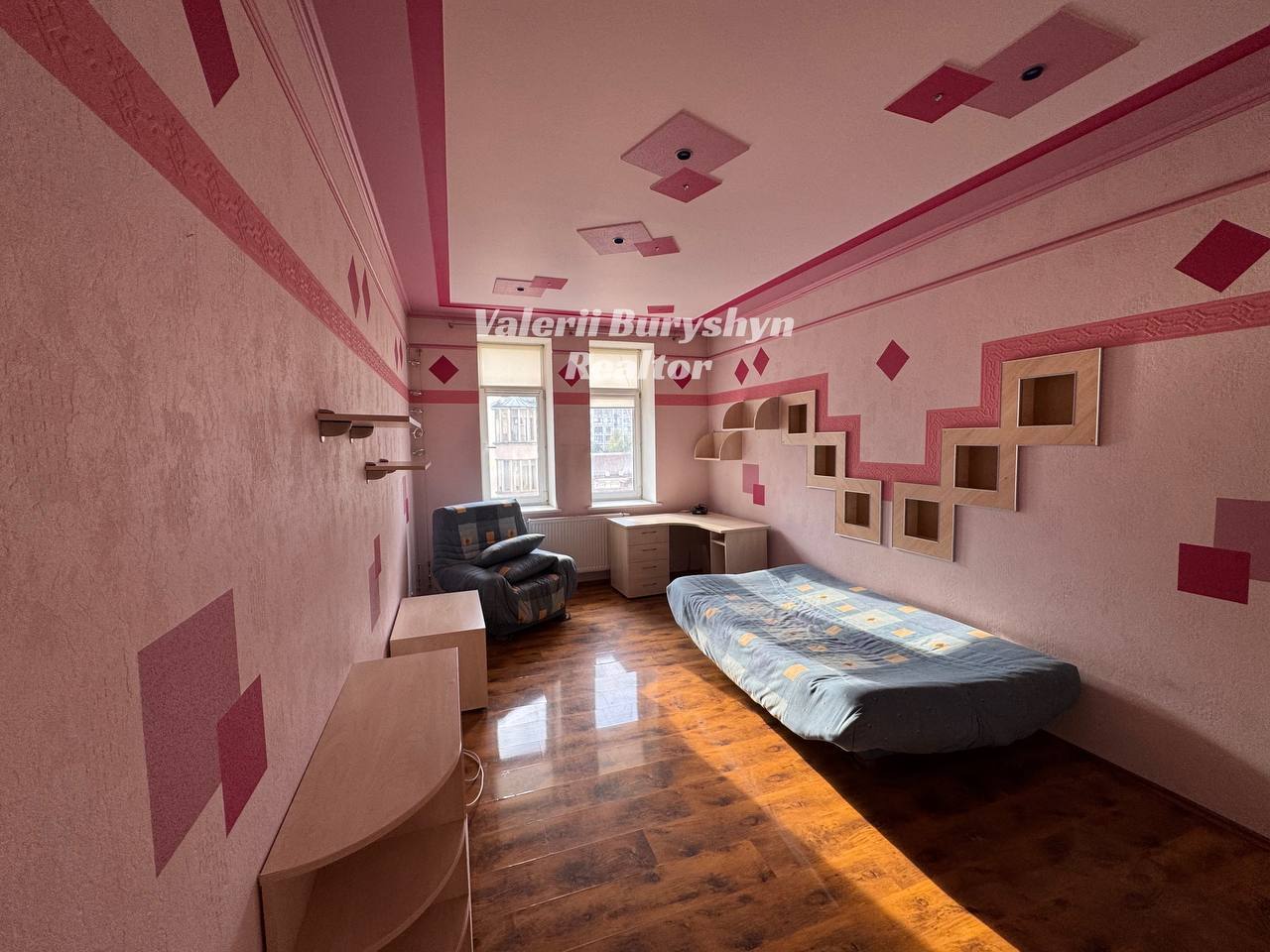 Продаж 3-кімнатної квартири 138 м², Дмитрівська вул., 43