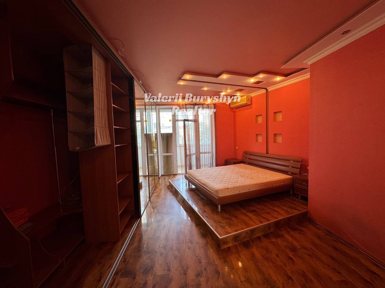 Продаж 3-кімнатної квартири 138 м², Дмитрівська вул., 43