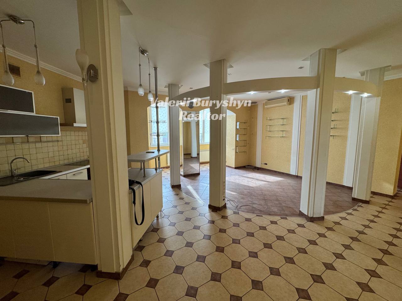 Продаж 3-кімнатної квартири 138 м², Дмитрівська вул., 43