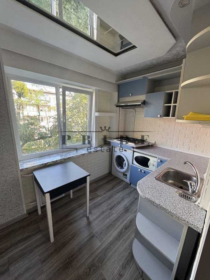 Продажа 3-комнатной квартиры 44 м², Алишера Навои просп., 86