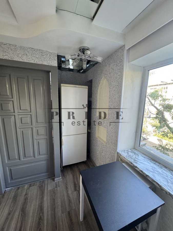 Продажа 3-комнатной квартиры 44 м², Алишера Навои просп., 86