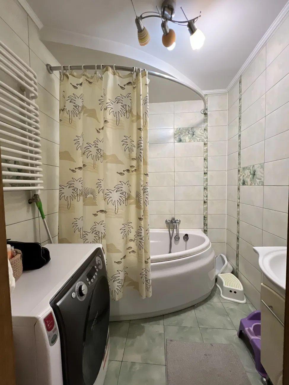 Продаж 2-кімнатної квартири 57 м², Василя Симоненка вул., 37