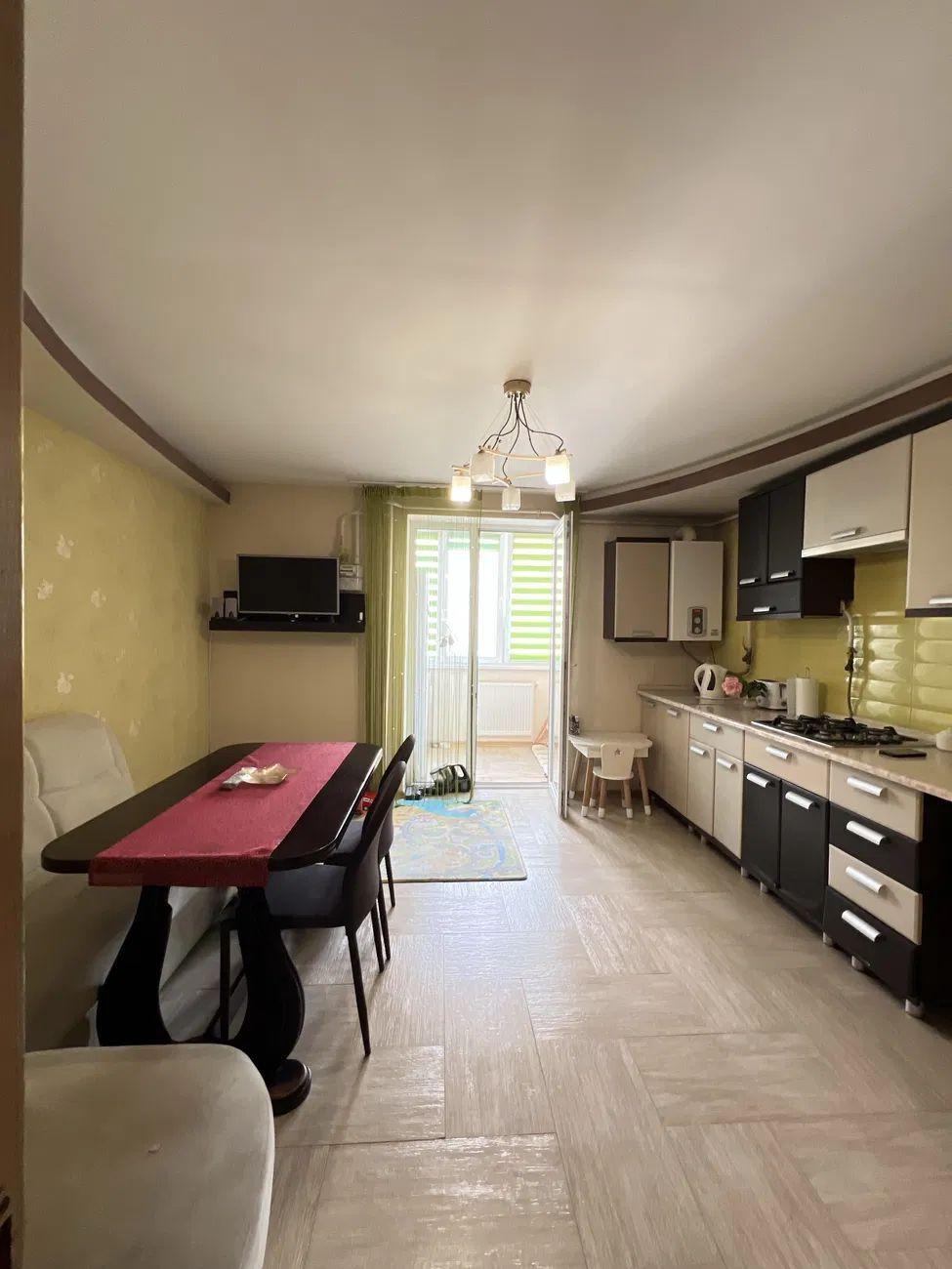 Продаж 2-кімнатної квартири 57 м², Василя Симоненка вул., 37