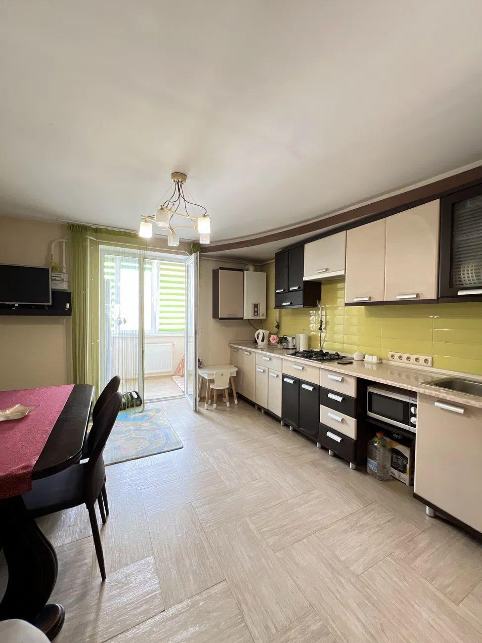 Продаж 2-кімнатної квартири 57 м², Василя Симоненка вул., 37