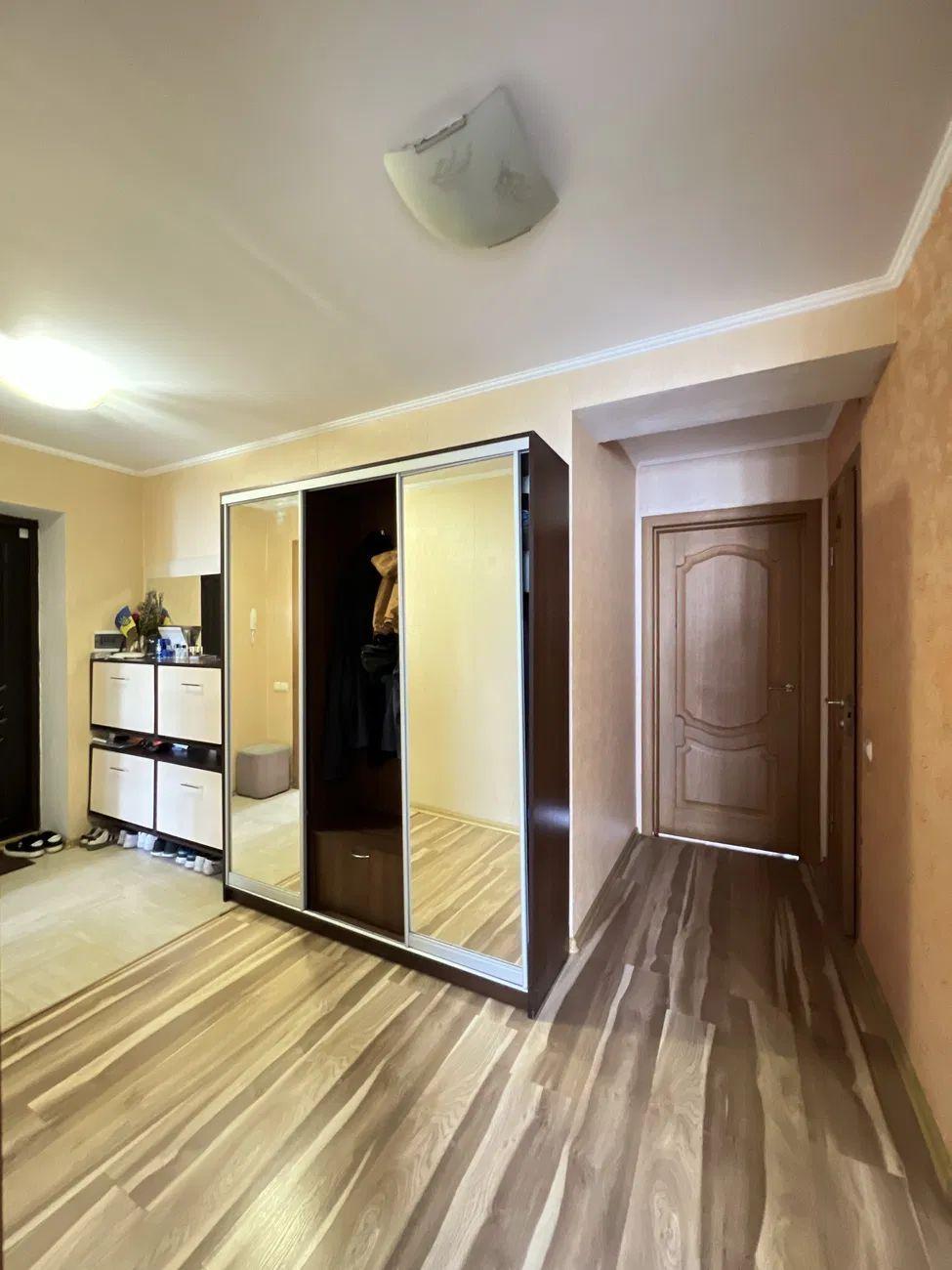 Продаж 2-кімнатної квартири 57 м², Василя Симоненка вул., 37