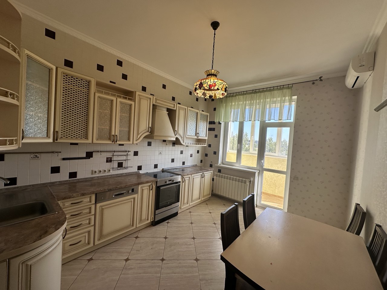 Оренда 2-кімнатної квартири 78 м², Гната Хоткевича вул., 10
