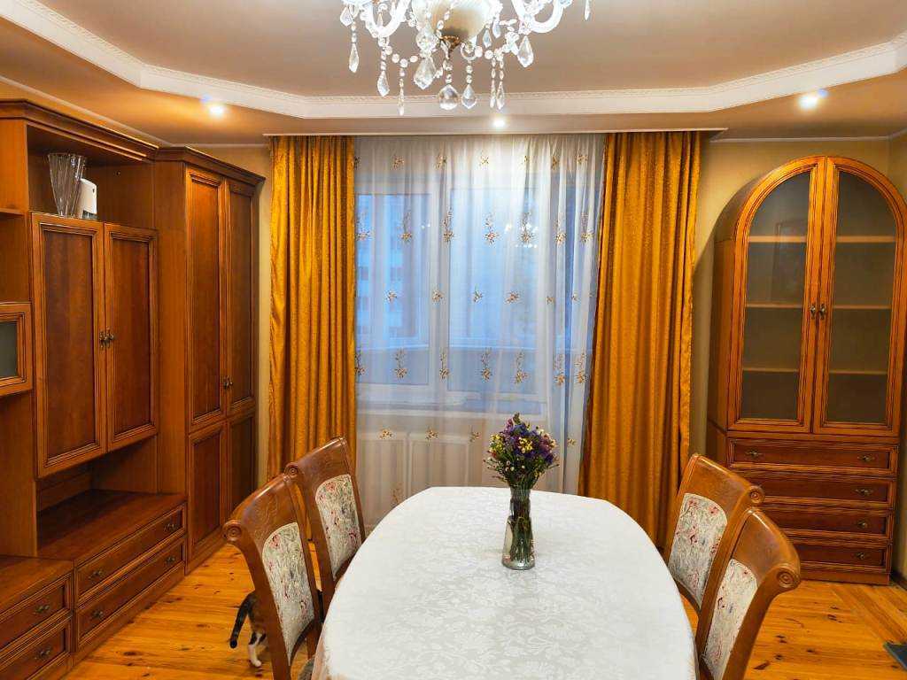 Продажа 2-комнатной квартиры 90 м², Николая Голего ул., 5