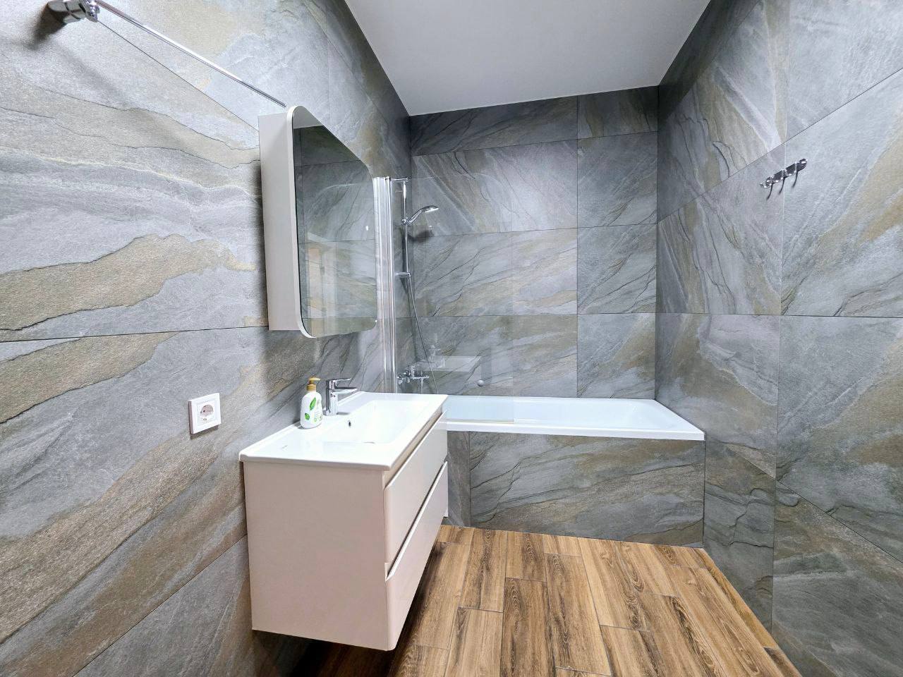 Оренда 2-кімнатної квартири 50 м², Зоряний бул.