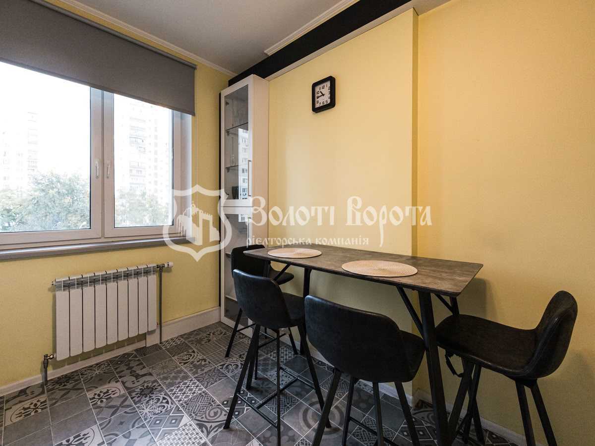 Продаж 2-кімнатної квартири 77.1 м², Патріарха Мстислава Скрипника вул., 40