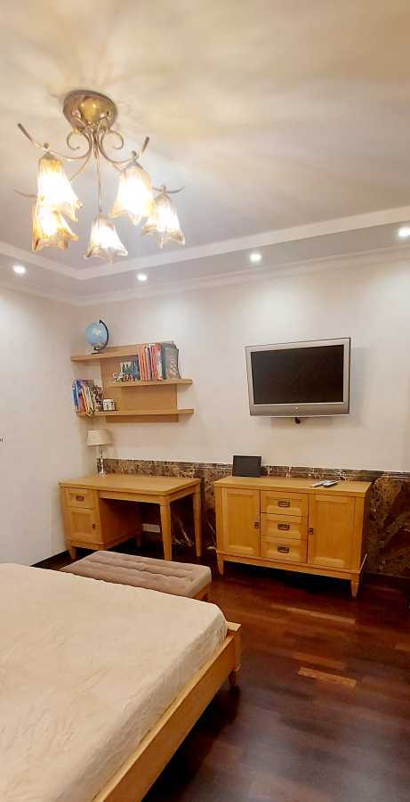 Продажа 5-комнатной квартиры 172 м², Боголюбова ул., 16