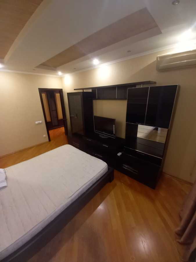 Оренда 2-кімнатної квартири 70 м², Верховної Ради бул., 14Б