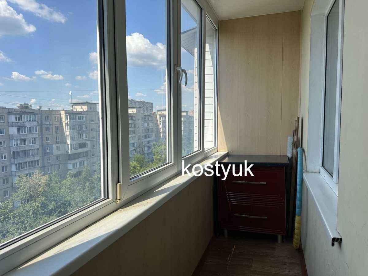 Продаж 1-кімнатної квартири 34 м², Березняківська вул., 14