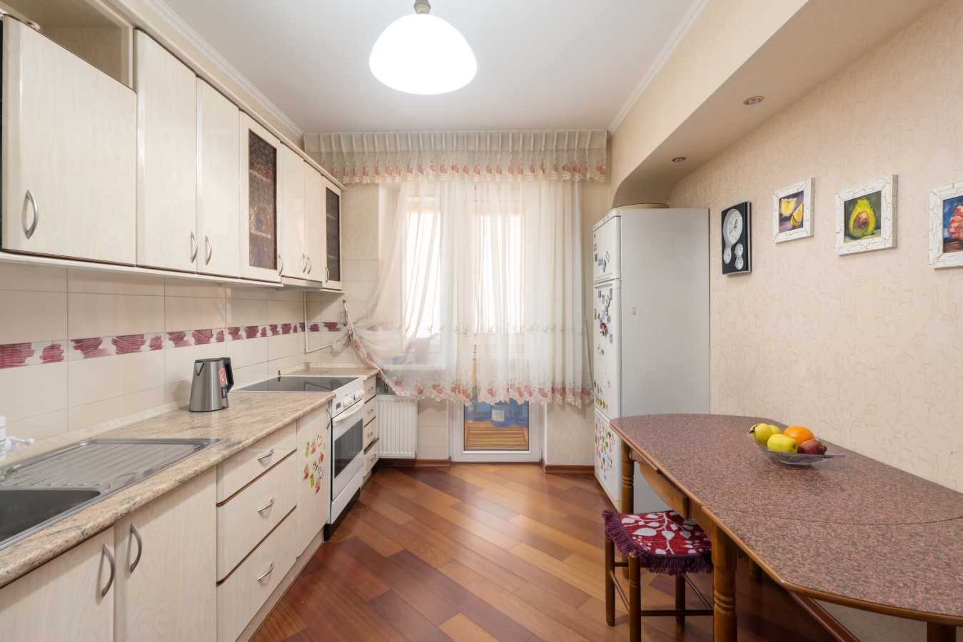 Продажа 3-комнатной квартиры 98 м², Старонаводницкая ул., 8А