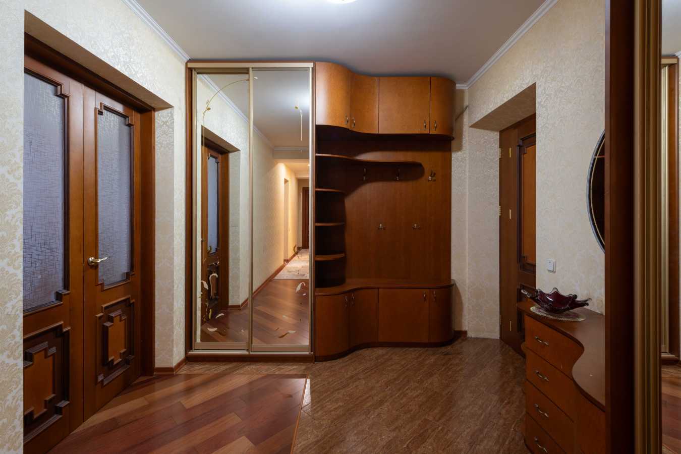 Продажа 3-комнатной квартиры 98 м², Старонаводницкая ул., 8А